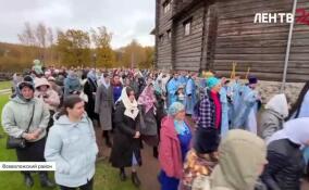 В усадьбе «Богословка» прошла служба и крестный ход в день Покрова Пресвятой Богородицы
