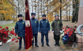 В Тихвине почтили память жертв фашистского авианалета 1941 года