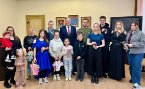 Десять детей-сирот из Лужского района получили ключи от новых квартир