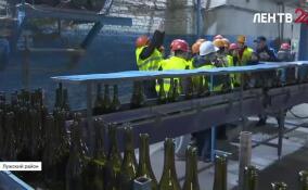 Неделя без турникетов. Школьники посетили один из старейших стекольных заводов Ленобласти