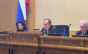 Александр Дрозденко поручил больше инфомировать семьи о выплатах в Ленобласти