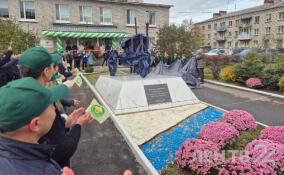 В Тельмана открыли памятник землепашцам