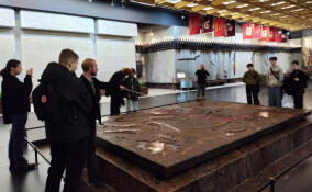 Первокурсники Гатчинского университета посетили монумент защитникам Ленинграда