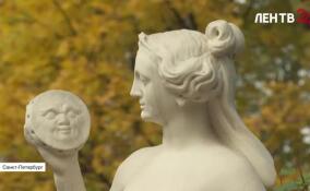 В Летнем саду скульптуры готовят к зиме