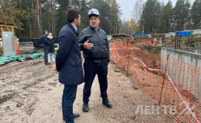 Виталий Лазуткин посетил стройплощадку новой поликлиники в Выборге