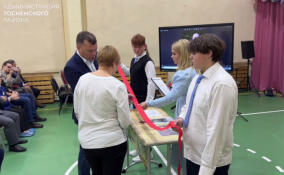 В Форносовской школе открыли Парту Героя