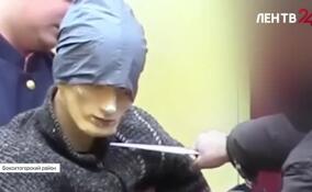 СК опубликовал кадры оперативной проверки показаний обвиняемого в убийстве повара в Пикалево