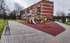 В Калитино и Красном Бору благоустроили дворы