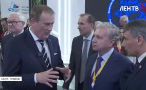 Александр Дрозденко осмотрел стенды предприятий на выставке «Российский промышленник»