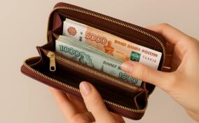 43% россиян признались, что используют наличные в качестве подарков