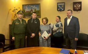 Родным погибшего бойца из Приозерского района передали его орден Мужества