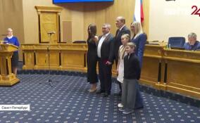 В Доме правительства Ленобласти вручали государственные и региональные награды ко Дню народного единства