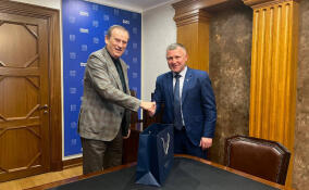 Ленобласть отправила в ДНР 700 тысяч сеянцев сосны и ели