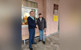 Три школы в Тихвине получили знак «Проверено СВОими»