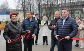 Новый парк открыли у Дома культуры в поселке имени Морозова