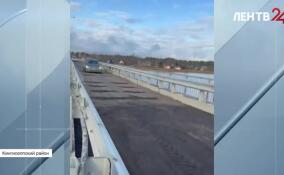 Грузовой транспорт на подъезде к временному мосту через Лугу будут взвешивать