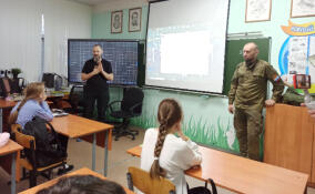 Участники СВО провели урок для старшеклассников в Малом Верево