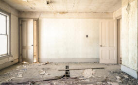 СК начал проверку после падения подростка с высоты под Тосно