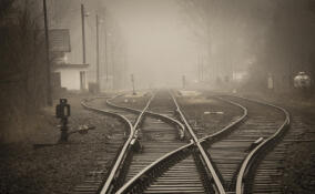 Электричка сбила пенсионерку у станции Лисий Нос