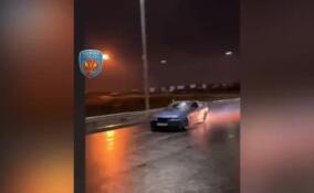 Полицейские задержали участников ночного дрифт-заезда по улицам Петербурга и Ленобласти