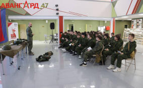 Школьники Всеволожского района осваивают военные дисциплины в Центре «Авангард_47»