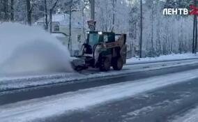 Дорожные службы Ленобласти все выходные в усиленном режиме приводили в порядок региональные трассы