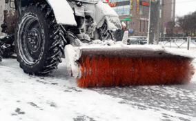 В Петербурге городские службы перешли на усиленный режим работы из-за снегопада