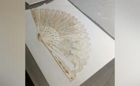 В Рождествено реставрируют старинный веер с кружевом и ручной росписью