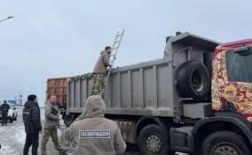 Во Всеволожском районе два самосвала со строительными отходами отправили на спецстоянку