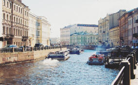 Сокровища из глубин: стало известно, что петербуржцы выбрасывают в городские водоемы