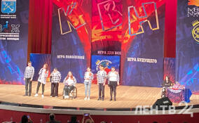 Фестиваль «Снова с вами» собрал в Петербурге команды инклюзивной лиги КВН из Ленобласти