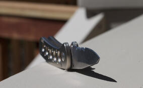 Грузчика ранили ножом во время конфликта на складе в Янино-1