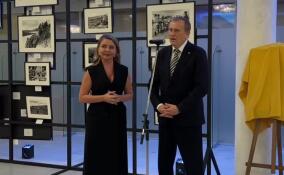 Выставка «Дорогами войны и мира Евгения Халдея» начала работу в Доме правительства Ленобласти