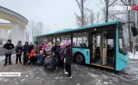 Школьников Красносельского района обучили правилам дорожного движения в автобусе