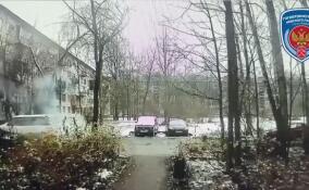 Во дворе в Невском районе Петербурга иномарка сбила 70-летнюю женщину – видео