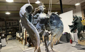 Сказка Римского-Корсакова ожила в Тихвине: на крыше «Лантана» поселился Алконост