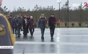 Александр Дрозденко возложил цветы к мемориалу жертвам геноцида в Зайцево