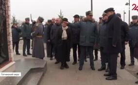 Александр Дрозденко и Александр Куренков посетили открытие сквера спасателей и монумента пожарным