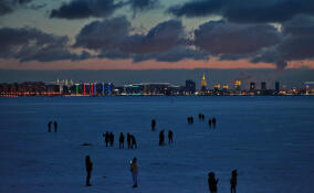 В Петербурге запретили выход на лёд до середины января