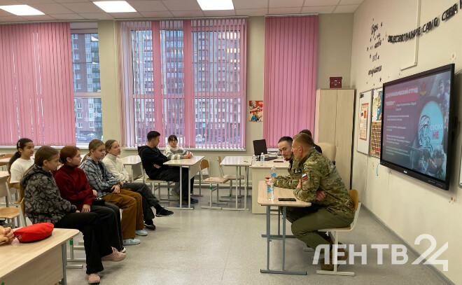 В Новогореловской школе День Героев отметили фестивалем и диалогом с ветеранами СВО