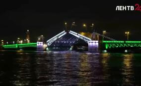 В Петербурге разводят мосты, несмотря на то что навигация уже закончилась