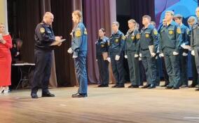 В Лужском техникуме студенты пожарного профиля приняли присягу