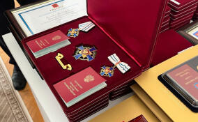 В Смольном наградили горожан за заслуги перед Петербургом и страной