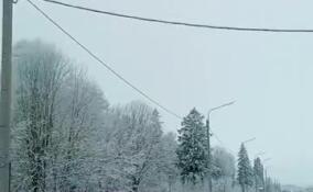 На дорогах Ленинградской области продолжаются работы по устройству уличного освещения