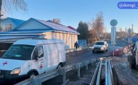 Проезд через реку Лебяжья переключили на временный мост