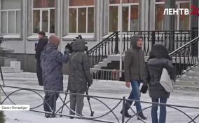 Школьнику из Петербурга, который нанес учительнице ножевые ранения, предъявлено обвинение в покушении на убийство