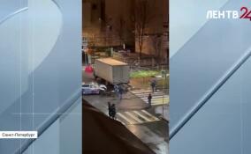 Три машины столкнулись в Петербурге на пересечении Серпуховской улицы и Клинского проспекта