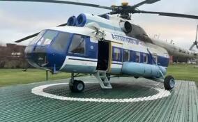 Спасатели проверили ледовую обстановку на Ладожском озере с вертолета Ми-8