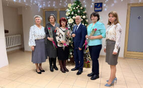 В Кингисеппском районе трем педагогам вручили ключи от новых квартир