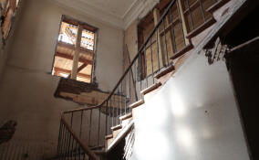 Многодетная мать из Подпорожья пожаловалась губернатору на неподходящие условия жизни в бараке